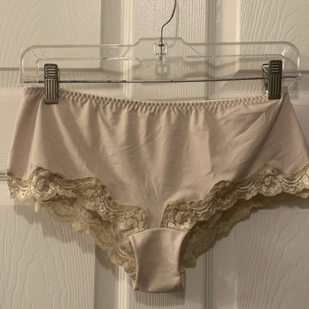 DELTA BURKE PANTIE NEVER WORN/NWOT BEIGE LACE SZ 8/XL